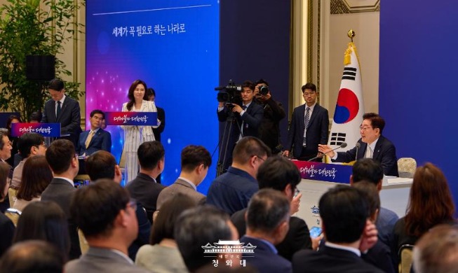 李大統領、就任１周年記者会見で「４大国政目標」提示