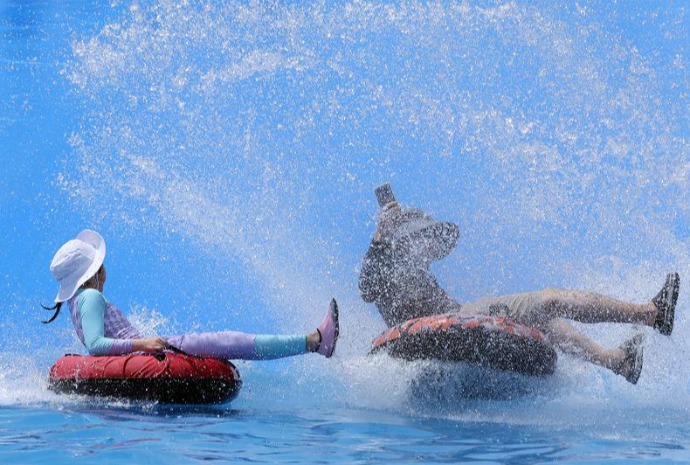 暑さを吹き飛ばす水遊び