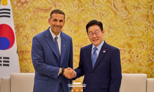 李大統領、ＵＡＥ行政庁長と会談