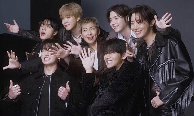 ＢＴＳが光化門で復帰公演、世界に響き渡った「ＡＲＩＲＡＮＧ」