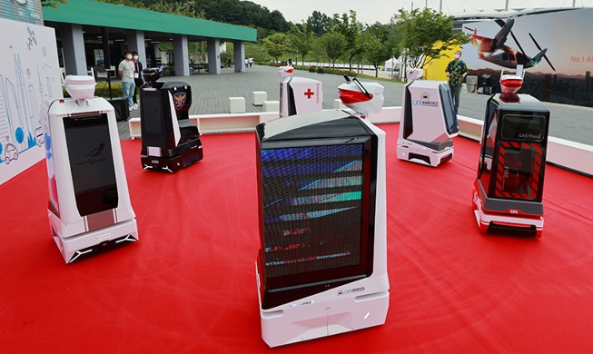【写真で見る韓国】AIロボットのパフォーマンス