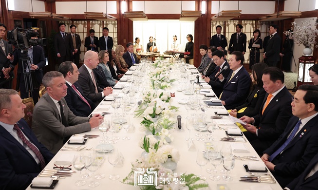 尹大統領「Busan is ready」　青瓦台でBIE調査団と夕食会