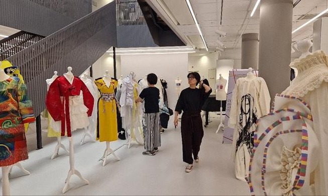 駐スウェーデン韓国文化院で国際ファッションアートフェア