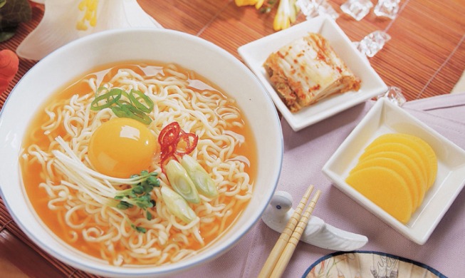 インスタントラーメン大国・韓国の代表『辛ラーメン』特集