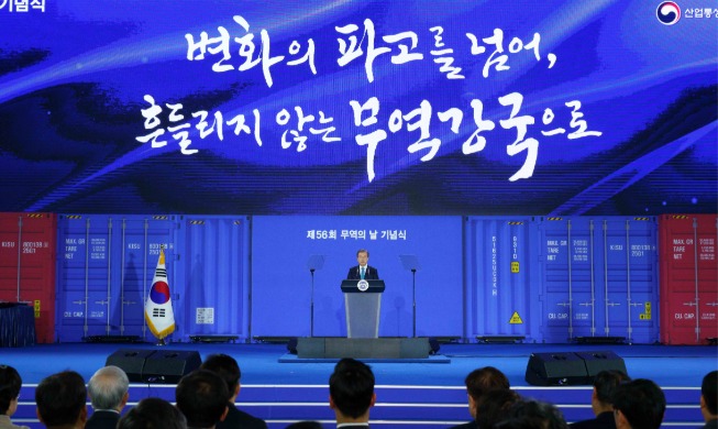 文大統領、韓国経済見通し「楽観的」評価