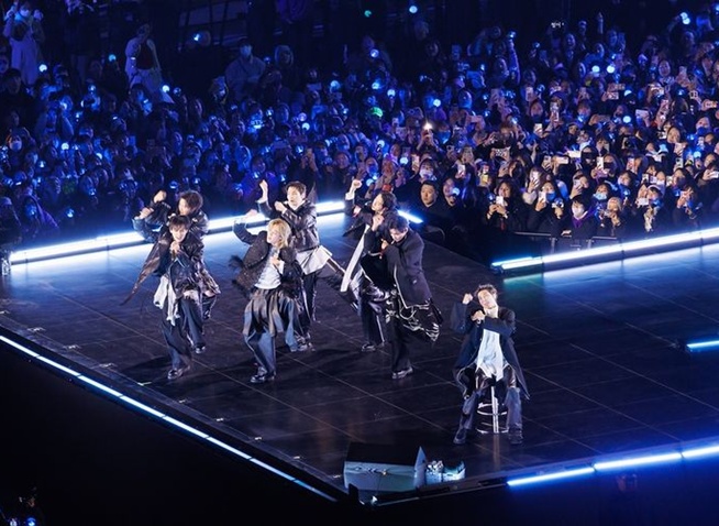 【BTS復活ライブ潜入リポート】ソウル光化門に開いた「希望の門」