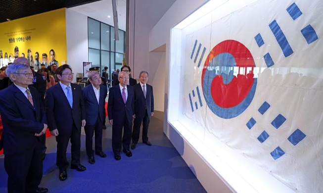 韓米同盟７０周年を記念する特別展、「同行」開幕