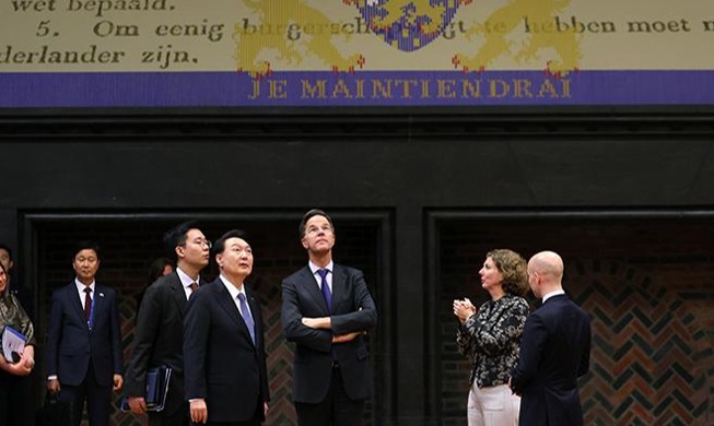 尹大統領、オランダのリダーザール・李儁烈士記念館を訪問