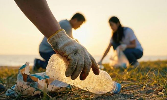 政府、2030年までに新規プラスチック原料の使用を30％削減 