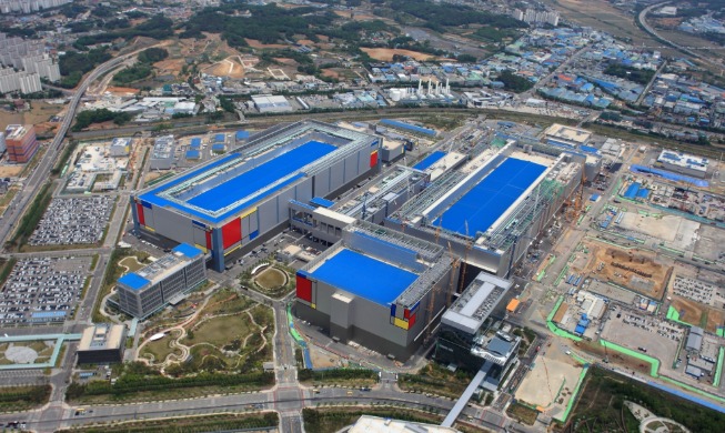 半導体生産２８％急増、２月の産業生産２．５％増