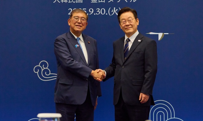 韓日首脳が釜山で会談