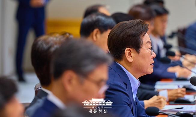 来年度予算案728兆