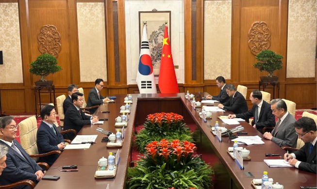 中国特使団、大統領の親書伝達…「慶州ＡＰＥＣに習近平国家主席を招待」