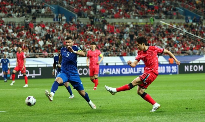 サッカー、クウェートに４対０で完勝