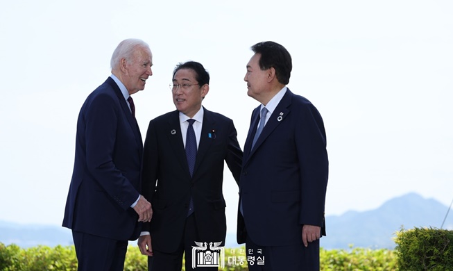 韓米日首脳、安全保障協力で一致