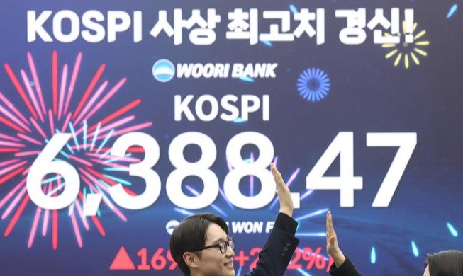 ＫＯＳＰＩ、６３８８ポイントで史上最高値