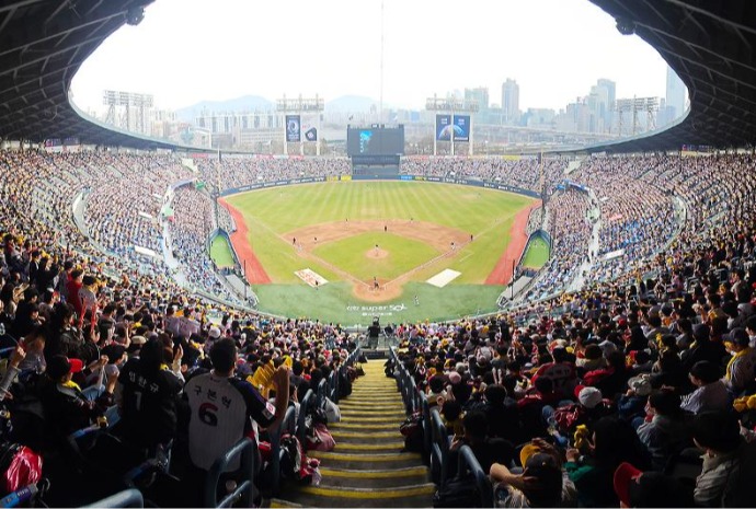 満員となった蚕室野球場