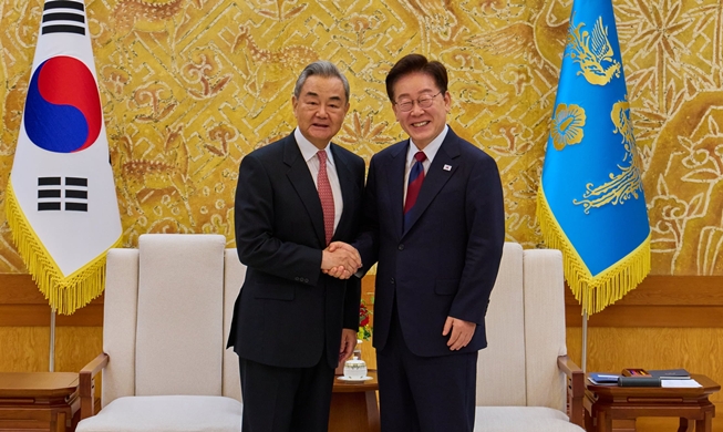 李大統領、王毅・中国外相と会談