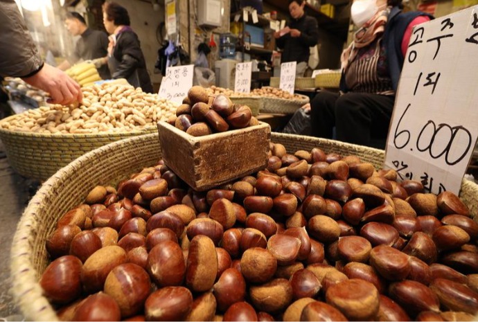 くるみや落花生をかみしめる正月大望日