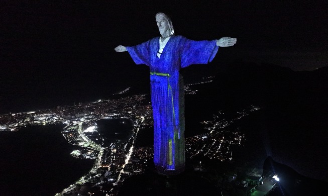 韓服を着用したブラジルのキリスト像