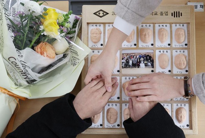 触覚を通して感じるクラスメイトの笑顔