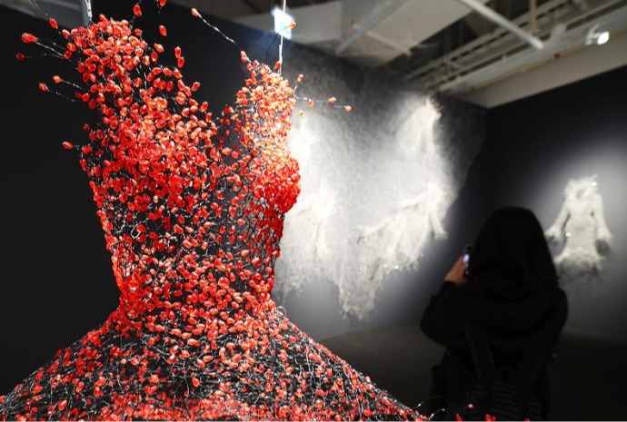 工芸とファッションの境界を越える