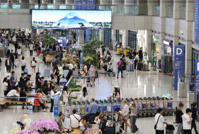 混雑する仁川国際空港