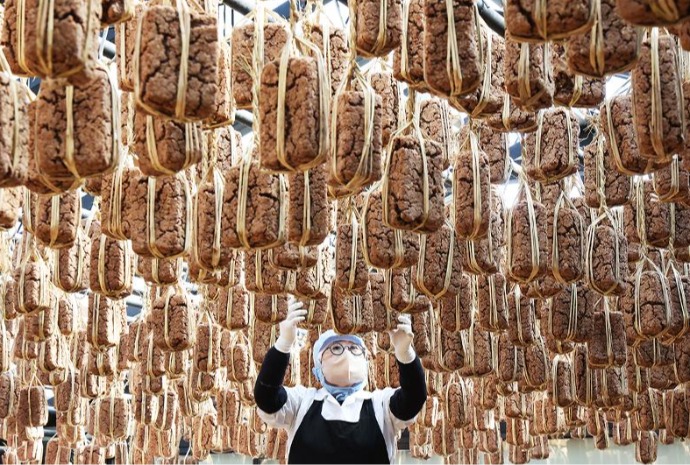 味噌玉を干す季節 