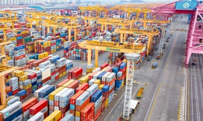 韓国の輸出、３カ月連続で９００億ドル超