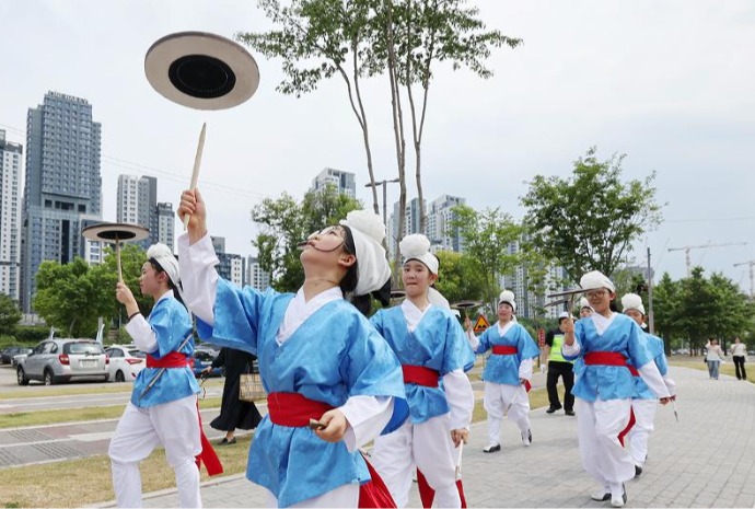 ソウル国楽祭でパレード