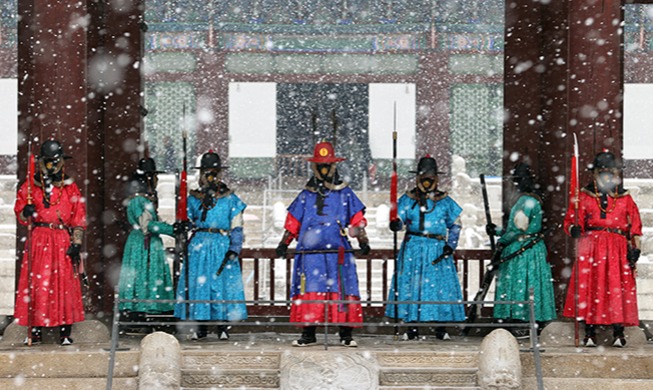 旧王宮に大雪