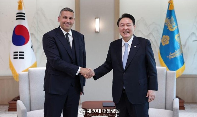 尹大統領、ＵＡＥ大統領特使と面会、両国関係の発展を期待
