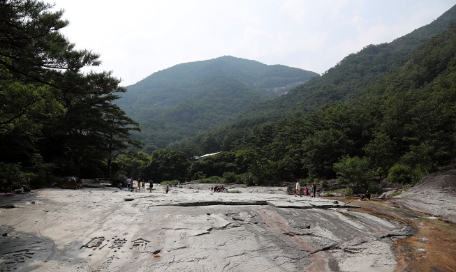 NYT 韓国地方を訪問「静かな朝の国」