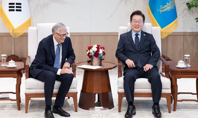 李大統領、「慰安婦·強制徴用の合意」を覆さない
