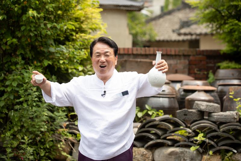 梨薑酒を造る趙鼎衡名人