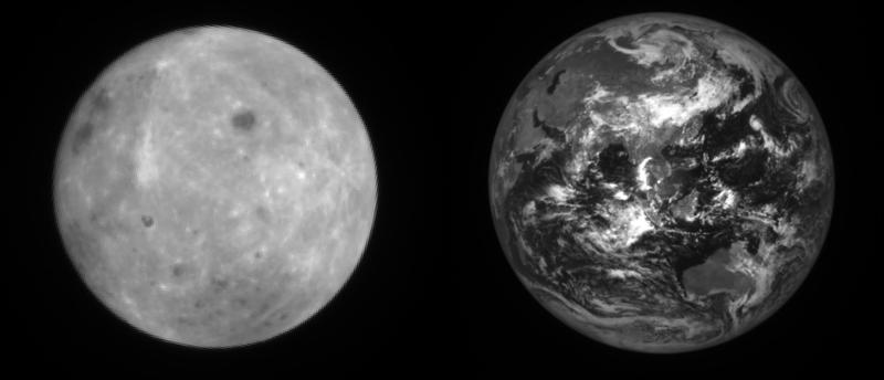 先月２６日、地球から訳１２４万ｋｍ離れたところで、「タヌリ」が高解像度カメラで月（左）と地球を撮影した写真。地球重力圏を脱して撮影された韓国初の写真となる＝科学技術情報通信部
