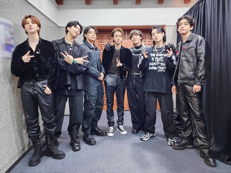 ▲米ビルボードは７日、公式SNSを通じて、韓国の７人組ボーイズグループ「防弾少年団（BTS）」の６曲がメイン・シングル・チャート「ホット１００」で１位を獲得し、BTSはここ１０年の間に最も多く１位を記録したアーティストとして紹介した。