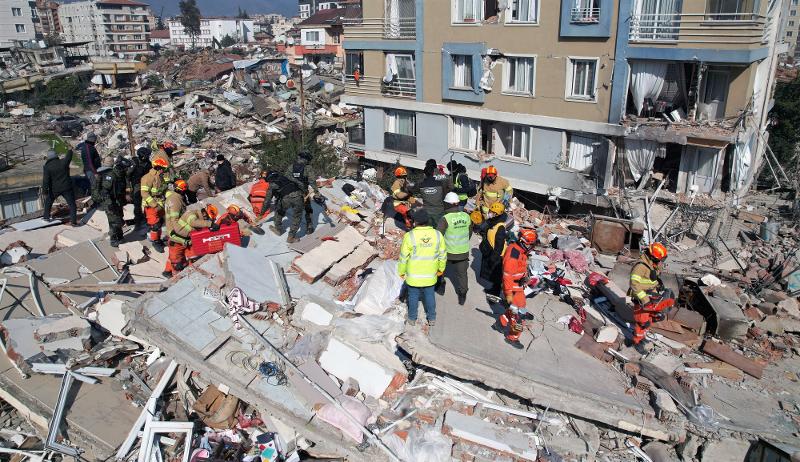 トルコ現地で救助活動を行う韓国の緊急救援隊＝１０日（現地時間）、トルコ、聯合ニュース