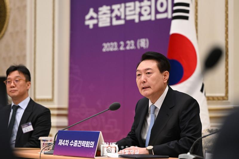 発言している尹大統領＝２３日、青瓦台、大韓民国大統領室