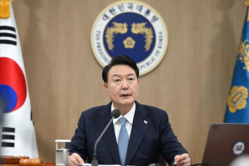 国務会議で発言する尹大統領＝１２日、ソウル、大統領警護処カン・ミンソク撮影