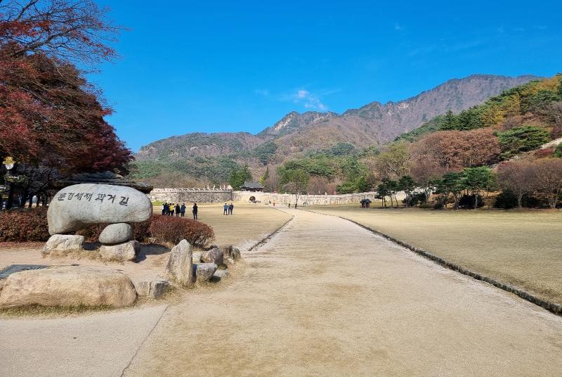 聞慶セジェ道立公園の全景＝慶尚北道・聞慶市、アフメットジャノバ・アイスル