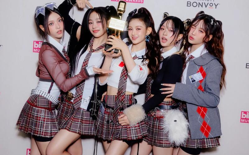 「２０２３ビルボード・ミュージック・アワード」で「トップグローバルＫ－ＰＯＰアーティスト」に選ばれたＮｅｗＪｅａｎｓ＝１９日（現地時間）、米・ラスベガス、ビルボード公式ホームページ