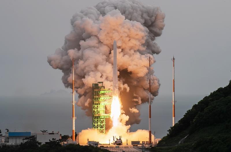 韓国の独自技術で開発された韓国型発射体のヌリ号打ち上げの様子＝２０２３年５月２５日、全羅南道・高興郡、韓国航空宇宙研究院