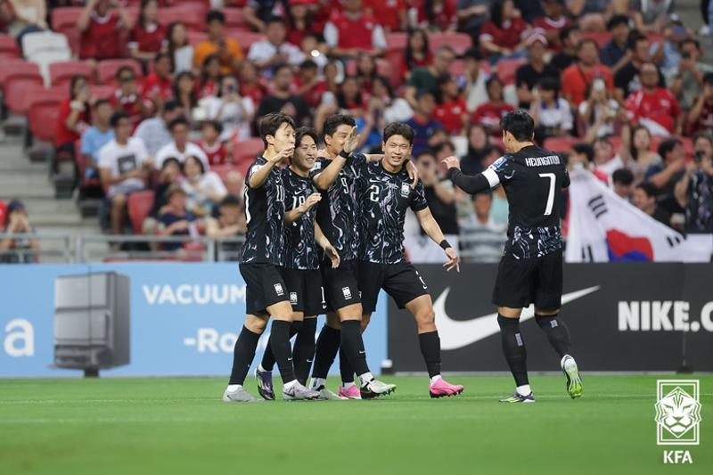 韓国サッカー代表チームが、２０２６北中米Ｗ杯アジア２次予選で、シンガポールに７対０で大勝した＝６日、シンガポール、大韓サッカー協会