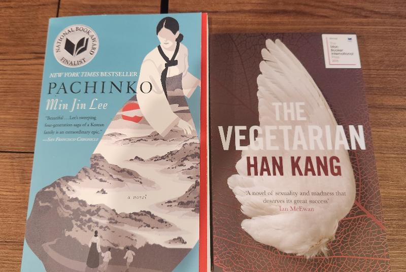 韓国系アメリカ人作家であるイ・ミンジンの小説「パチンコ」とハン・ガンの小説「菜食主義者」が、ニューヨークタイムズが発表する「２１世紀のベスト１００冊」に選ばれた＝１５日、ソウル、イ・ジヘ