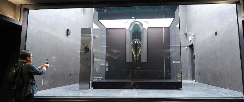 韓国初の量子コンピューターが２０日から運用される。写真は、延世大学国際キャンパスに設置されたＩＢＭの商用量子コンピューター「クォンタム・システム・ワン」＝仁川市・延寿区、聯合ニュース