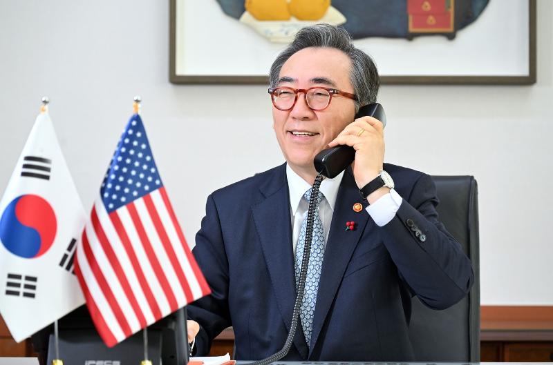 マルコ・ルビオ米国務長官と電話会談を行うチョ・テヨル外交部長官＝２３日、外交部
