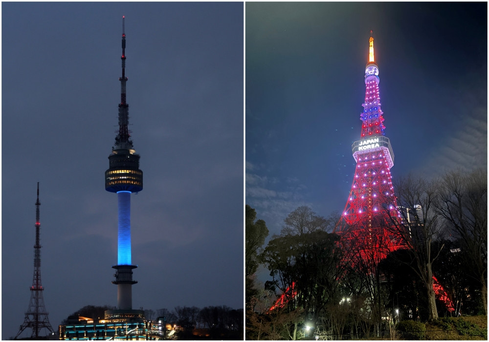 韓日国交正常化６０周年を記念するライトアップが行われた南山ソウルタワー（左）と、東京タワー＝１５日、聯合ニュース