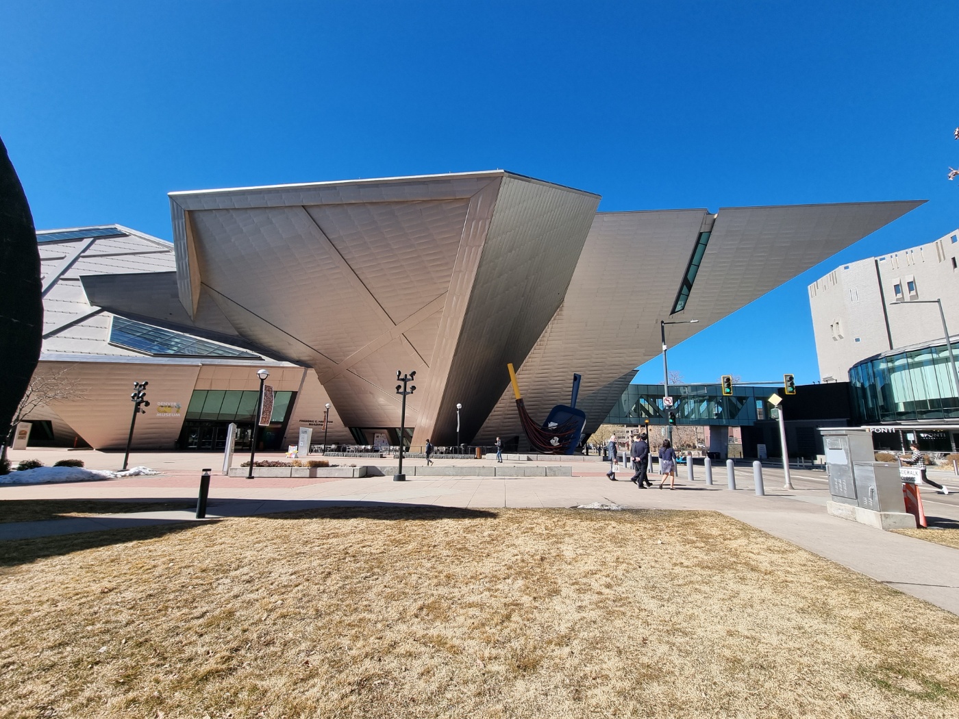 月の壺をテーマにした展示が行われる米国デンバー博物館の全景