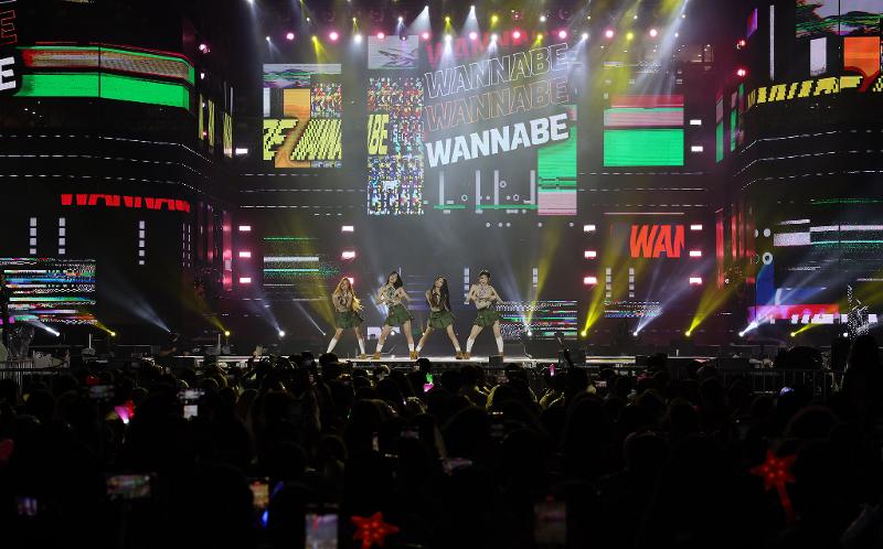 ２０２３セマングム第２５回世界スカウトジャンボリー、「Ｋ－ＰＯＰスーパーライブ」コンサートの舞台に上がったＩＴＺＹ＝２０２３年８月１１日、ソウル、コリアネットＤＢ